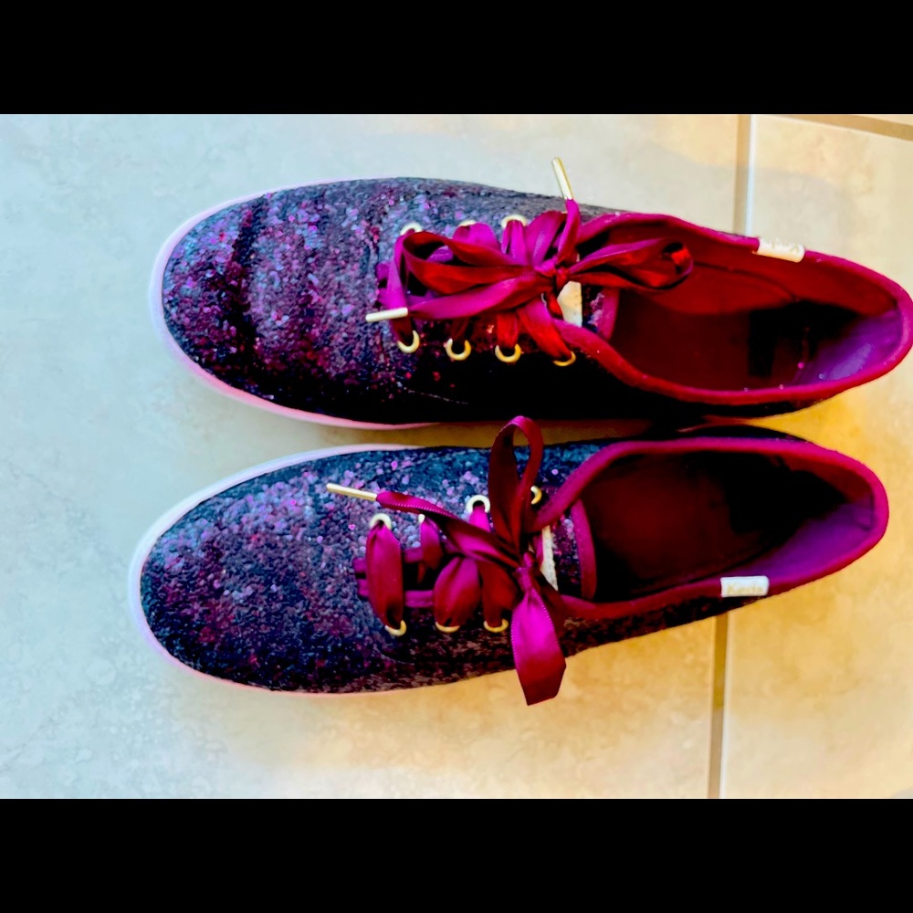 Used maroon keds